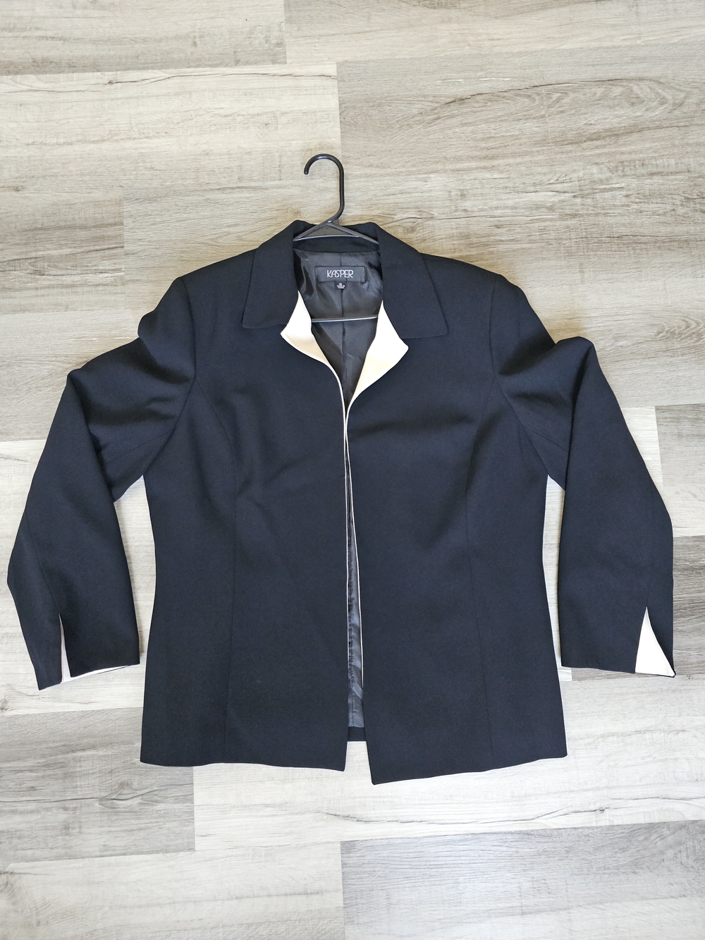 Kasper Black Open-Front Blazer with Cream Contrast Trim - Size 16 - Picture 9 of 16